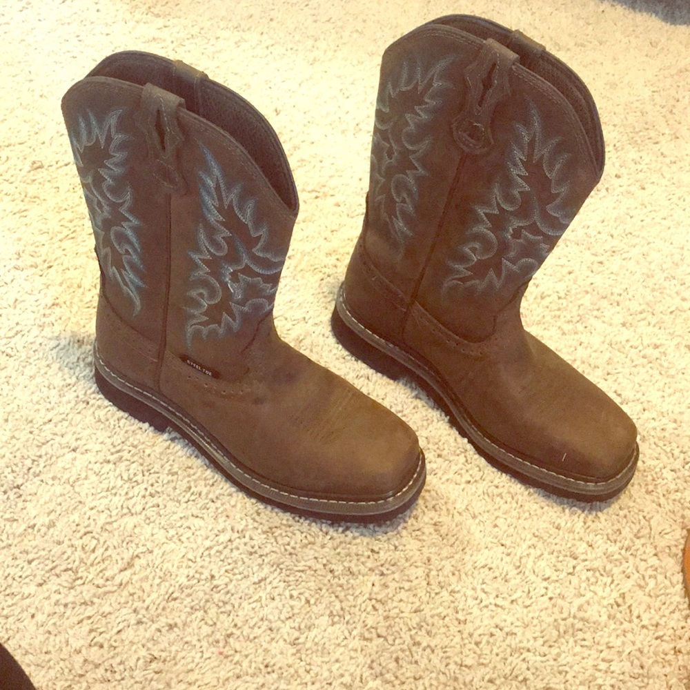 Steel toe boots